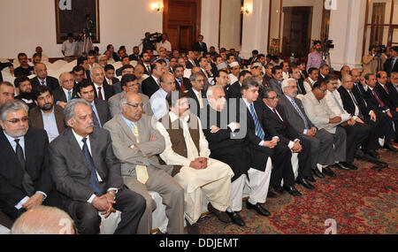 Di Karachi, Pakistan. Il 3 settembre 2013. Il primo ministro Muhammad Nawaz Sharif indirizzamento business leader di comunità a casa del governatore, Karachi su 03-09-2013. La dispensa dal Pakistan informazioni dipartimento   (foto di PID/Deanpictures/Alamy Live News Foto Stock