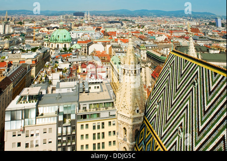 Vista dei tetti di Vienna da Stephansdom Foto Stock