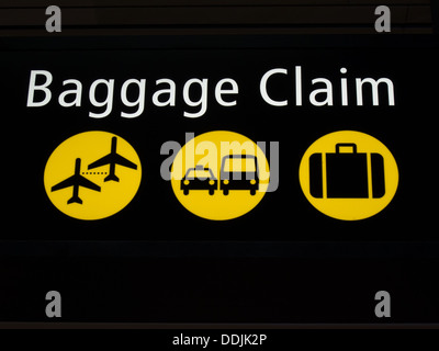 Airport Baggage segno dirigere ai passeggeri di varie zone dell'aeroporto Foto Stock