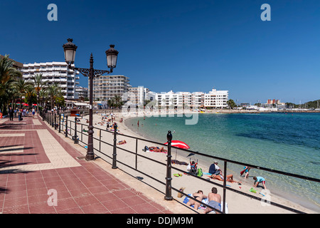Il lungomare di Santa Eulària des Riu, Ibiza, Spagna Foto Stock