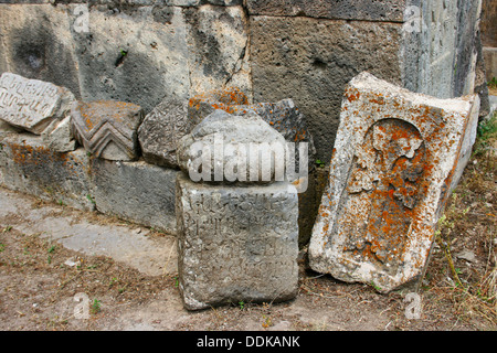 Cross-pietra o khachkar al IX secolo un monastero armeno di Tatev. Foto Stock