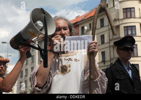 Gli stranieri la protesta contro la nuova proposta di legge sugli stranieri della Repubblica ceca a Praga il 2 luglio 2013. Foto Stock