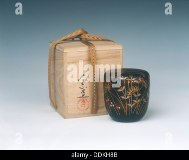 La lacca natsume con stork, medio periodo Edo, Giappone, XVIII secolo. Artista: sconosciuto Foto Stock