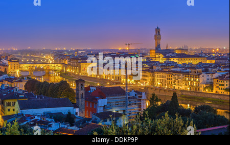 Vista su Firenze di notte Foto Stock