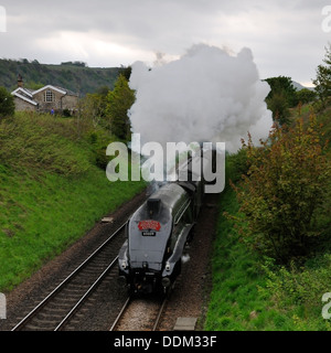 Un LNER4 class n. 60009 'Unione del Sud Africa' avvicinamento ponte Stainforth, Yorkshire Inghilterra Foto Stock