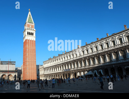 Campanile di San Marco e Campanile di San Marco il campanile di San Marco e Basilica di San Marco e Piazza San Marco, Venezia Foto Stock