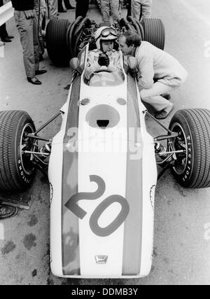 John Surtees in Honda V12, il Gran Premio del Belgio, 1968. Artista: sconosciuto Foto Stock