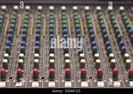 Messa a fuoco selettiva sul Mixer Audio Foto Stock