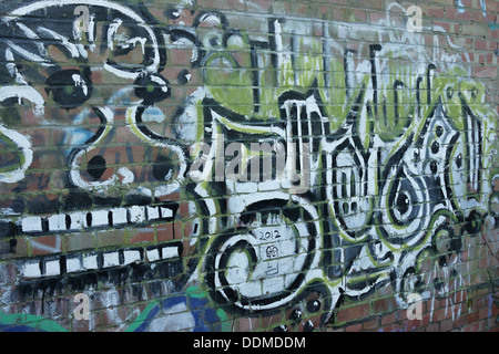 Vandalizzato wall art graffiti vecchi numeri di volto nuovo Foto Stock