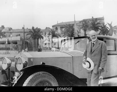 Sir Henry Royce, con Rolls-Royce auto. Artista: sconosciuto Foto Stock