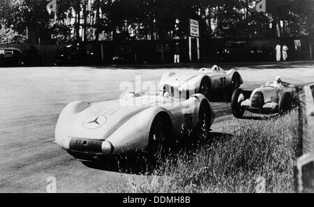 Mercedes automobili Streamliner competere nel Avusrennen, Berlino, 1937. Artista: sconosciuto Foto Stock