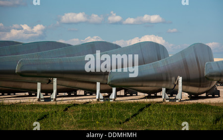 Tillsonburg, Ontario Canada - pale per turbine eoliche al di fuori di un Siemens impianto di fabbricazione. Foto Stock