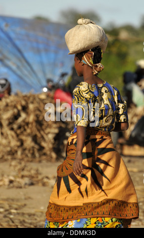 Mercato Africano scena raccolta Tanzania Foto Stock