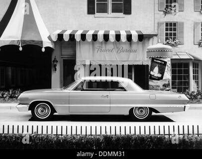 1963 Chevrolet Impala sport coupe, (c1963?). Artista: sconosciuto Foto Stock