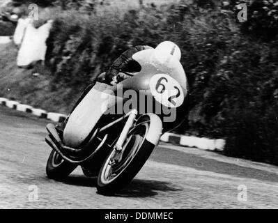 John Surtees racing una MV Agusta, 1958. Artista: sconosciuto Foto Stock