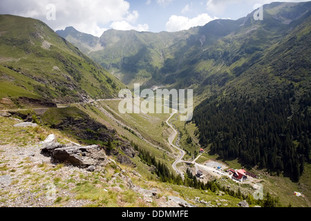 Transfagarasan autostrada rumeno: panoramica strada di montagna Foto Stock