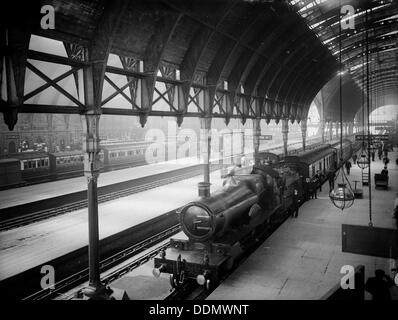 Locomotiva alla stazione di Paddington, Praed Street, Westminster, London. Artista: sconosciuto Foto Stock