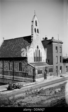 Sant'Andrea Chiesa, Royal Pier Road, Anzio, C1945-c1965. Artista: SW Rawlings Foto Stock