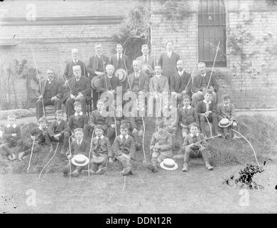 "Battere i limiti' rituale, St Mary e St Johns Chiesa, Cowley, Oxford, Oxfordshire,1914. Artista: Henry Taunt Foto Stock