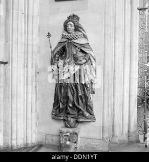 La regina Elizabeth I statua, St Mary Redcliffe Bristol, 1945. Artista: Eric de Maré Foto Stock