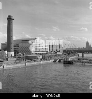 Royal Festival Hall, Belvedere Road, South Bank, Lambeth, Londra, c1951-1980. Artista: Eric de Maré Foto Stock