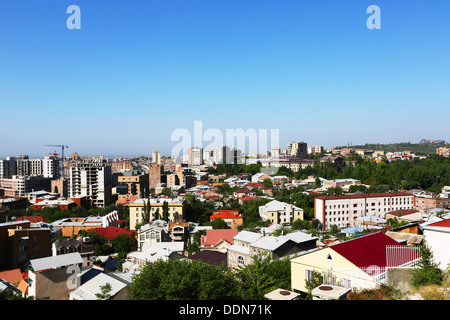 La città di Yerevan vista dall'altitudine. Foto Stock