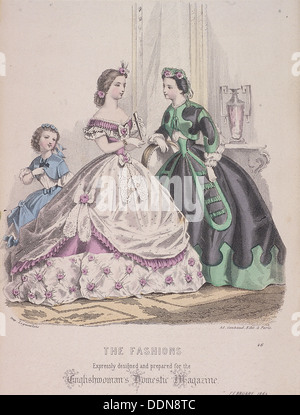Due donne e un bambino che indossa la moda, 1864. Artista: Anon Foto Stock