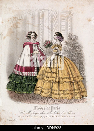 Due donne che indossano la moda, 1858. Artista: Anon Foto Stock