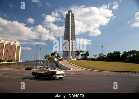 Piazza della Rivoluzione "Plaza de la Revolucion' con il gigante obelisco Memorial Jose Marti a l'Avana, Cuba, Caraibi Foto Stock