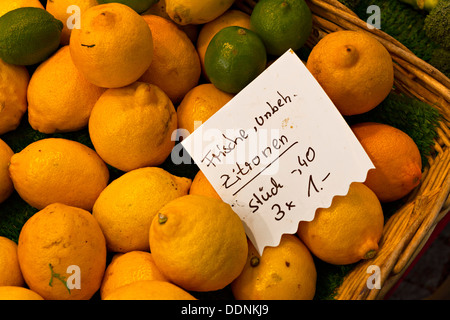 Organici di limoni, cibo e produrre Foto Stock