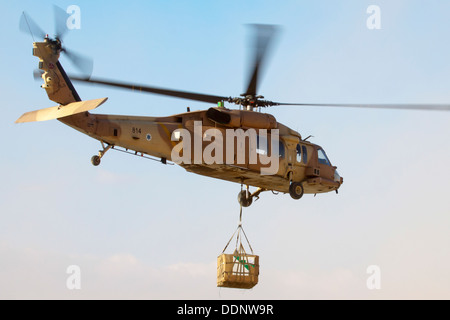 Forza Aerea israeliana (IAF), elicottero Sikorsky UH-60 Blackhawk (Yanshuf) in volo Foto Stock