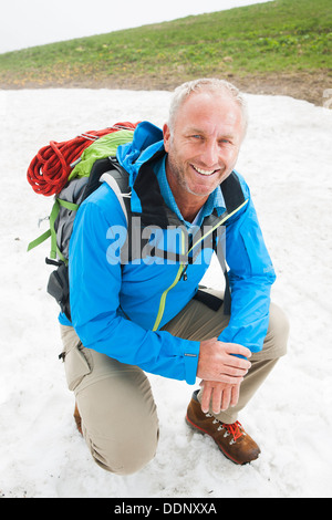 Escursionista, Neunerkoepfle, Allgaeu Alpi, Valle di Tannheim, Tirolo, Austria, Europa Foto Stock