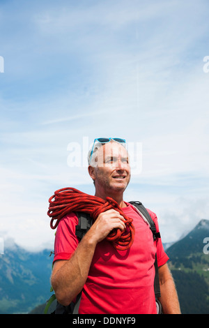 Escursionista, Neunerkoepfle, Allgaeu Alpi, Valle di Tannheim, Tirolo, Austria, Europa Foto Stock