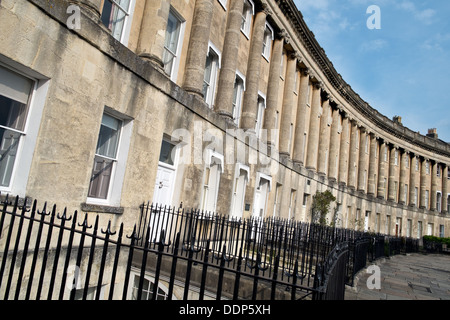 Il georgiano, Royal Crescent, nel patrimonio mondiale dell UNESCO Città di Bath nel Somerset, Regno Unito Foto Stock