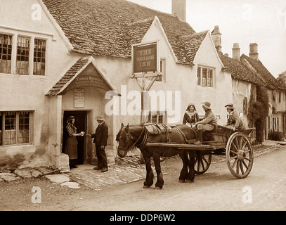 Castle Combe periodo Vittoriano Foto Stock