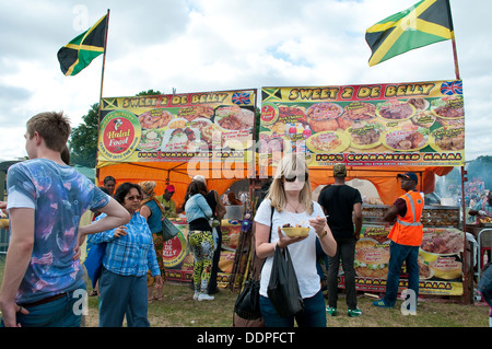 Cibo caraibico stallo, Lambeth Paese mostrano 2013, Brockwell Park, London, Regno Unito Foto Stock