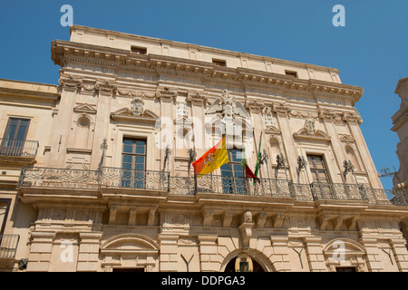 Il Palazzo Beneventano del Bosco in Piazza del Duomo, Ortigia, Siracusa, Italia Foto Stock