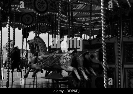 Giostra cavallo in bianco e nero Foto Stock