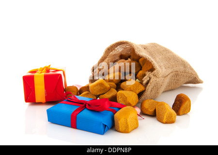 Borsa Sinterklaas olandese presenta e pepernoten Foto Stock