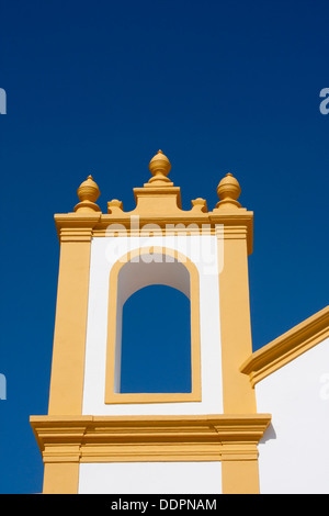 Praia da Luz dettaglio della statua di Nossa Senhora da Luz (Chiesa di Nostra Signora della Luce) Algarve Portogallo Foto Stock