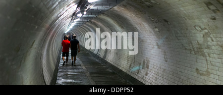 Greenwich foot tunnel, Greenwich, Londra, Inghilterra, Regno Unito. Foto Stock