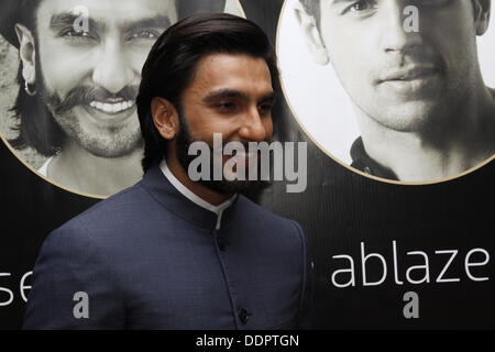 Durban, Sud Africa. 5° settembre 2013.Bollywood star Ranveer Singh facce fino alla media a Durban, Sud Africa, dove egli sta frequentando il Sudafrica India il film e la televisione Awards. Immagine: Giordano Stolley Credito: Giordano Stolley/Alamy Live News Foto Stock