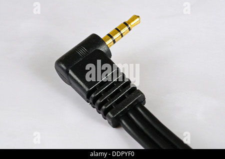 Trrs stereo mini jack plug contro uno sfondo bianco. Foto Stock