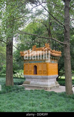 Le Tombe dei Ming, Nanjing, Cina. La seta fornace ardente. Foto Stock