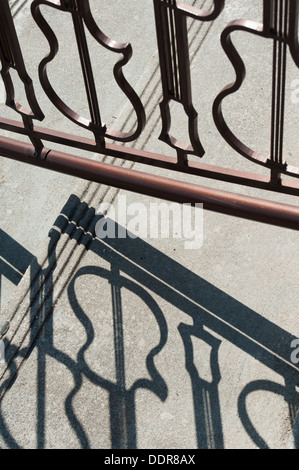 Ferro battuto cancello in forma di forme della chitarra all'Hard Rock Cafe, Universal Studios Orlando, Florida, Stati Uniti d'America Foto Stock