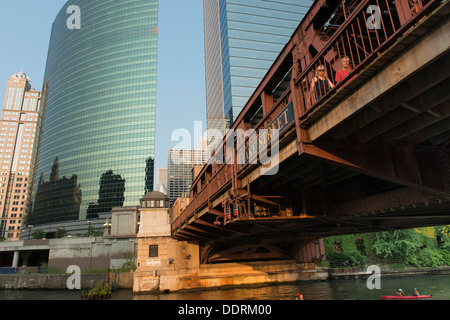 Ponte sul Fiume di Chicago, Chicago, Cook County, Illinois, Stati Uniti d'America Foto Stock