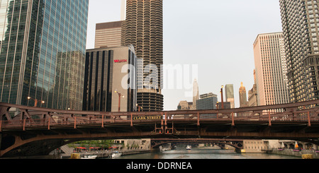 Clark Street ponte che attraversa il fiume Chicago, Chicago, Cook County, Illinois, Stati Uniti d'America Foto Stock