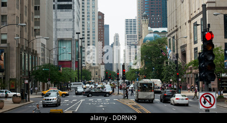 Il traffico su strada in Chicago, Cook County, Illinois, Stati Uniti d'America Foto Stock