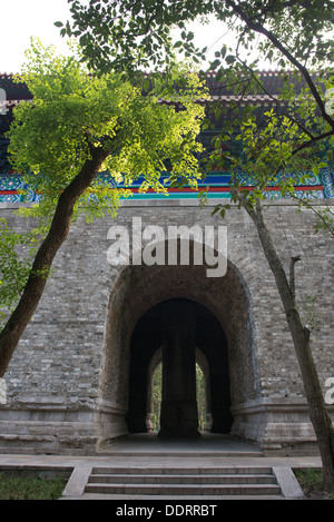 Le Tombe dei Ming, Nanjing, Cina. Vista sul Sifangcheng Pavillion. Foto Stock