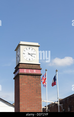 La torre dell orologio sulla stazione ferroviaria edificio dell' East Lancashire Railway (ELR), Bolton Street, Bury. Foto Stock